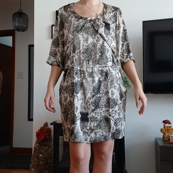 Satin Snakeskin Patterned Dress - Picture 3 of 9